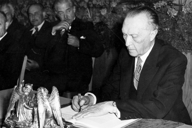 adenauer unterzeichnet grundgesetz 23. mai 1949